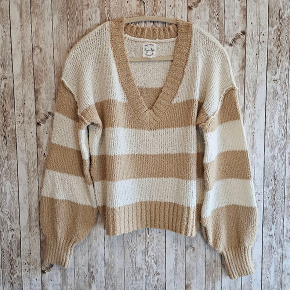 Women's Hippie Rose Sweater, bell sleeve Size M, Beige & White - Picture 1 of 7
